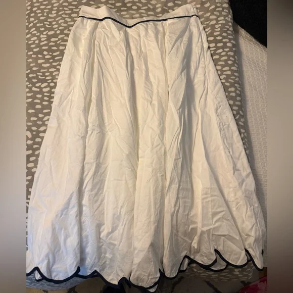 French Connection White Scallop-Trim Matching Set - Picture 3 of 5